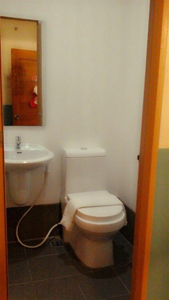 Hostellery Manila Bagian luar foto