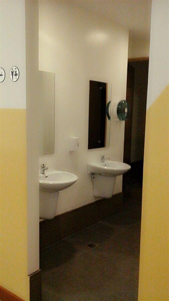 Hostellery Manila Bagian luar foto